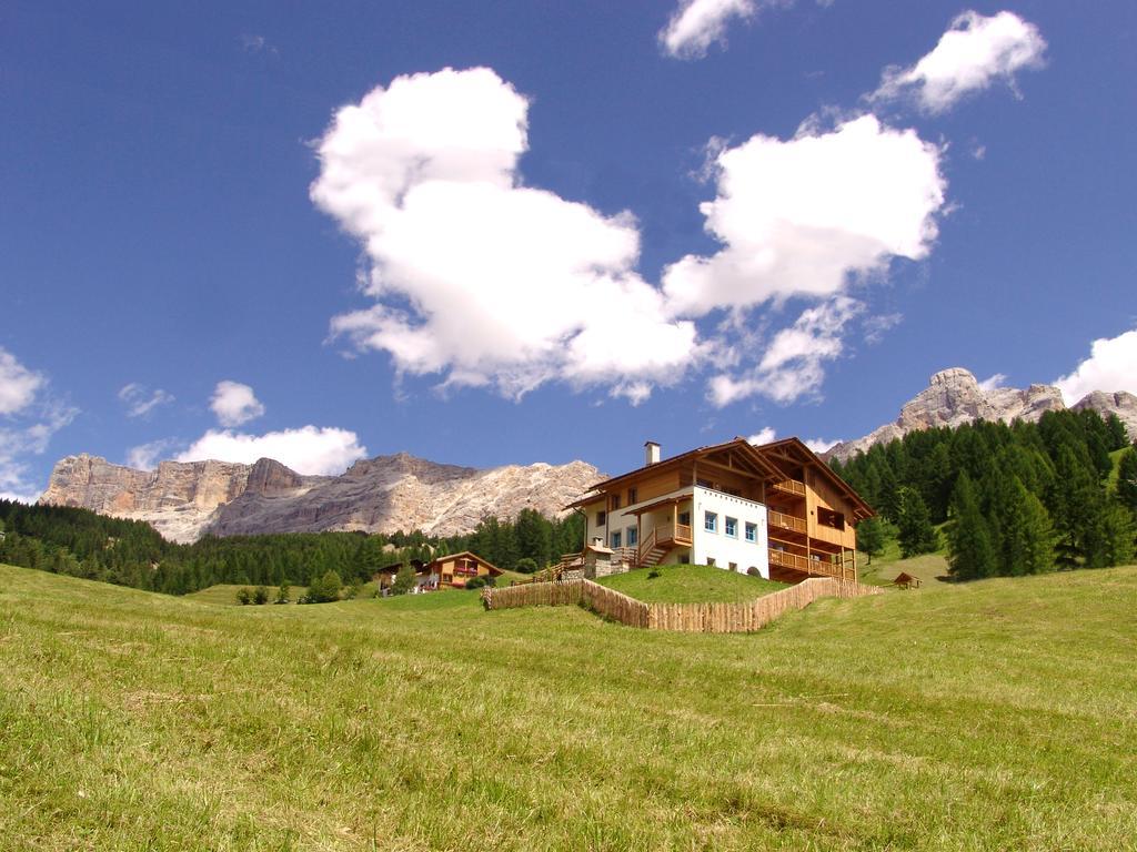 Apartments Serghela San Cassiano  Eksteriør bilde