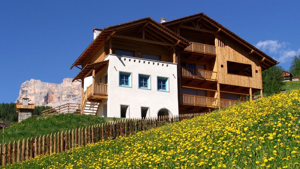 Apartments Serghela San Cassiano  Eksteriør bilde